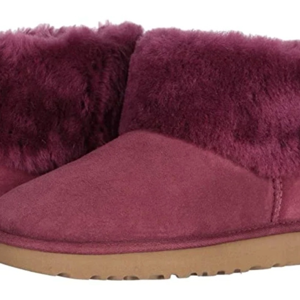Ugg Women's Snugscape Boots- worn once, excellent condition